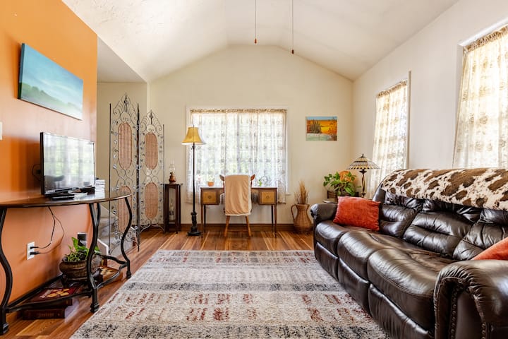 Cozy Country Retreat - Aurora, OH
