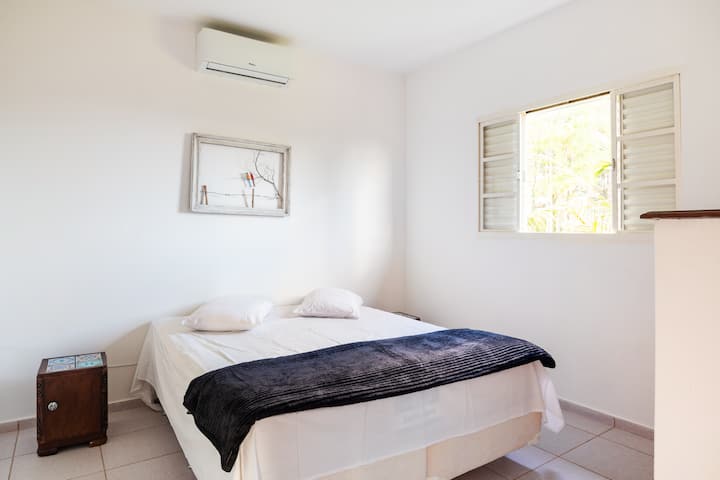 我们公寓的双人卧室02 