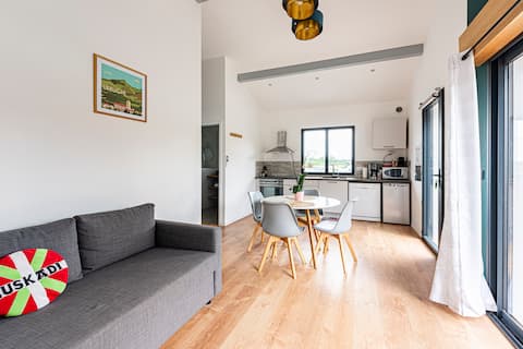 Annonce Airbnb populaire: Apartment 2/4 people (10 min to sea and mountains)⛰🐑🐓🌊☀️🏡 à Urrugne