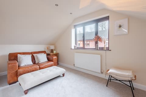 Top performing Airbnb: Private Annexe Quiet Village Location Free Parking in Ashfield