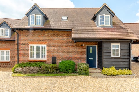 Stylish Chiltern Hills Escape | Walks & Parking