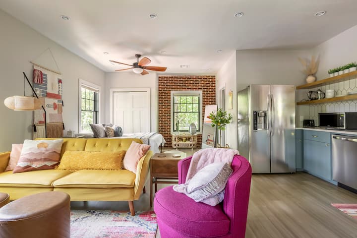 Cozy Mid Century Modern Loft Near Campus - Oklahoma