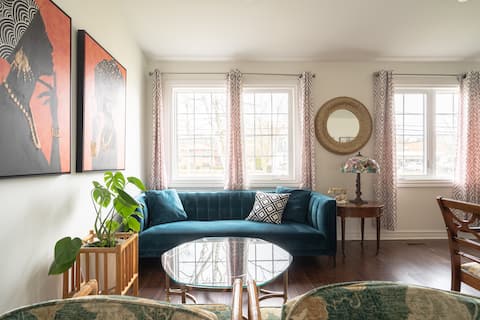 Popular Airbnb listing: The Oasis ｜Historic Old Town | Walk to Queen St. in Niagara On The Lake