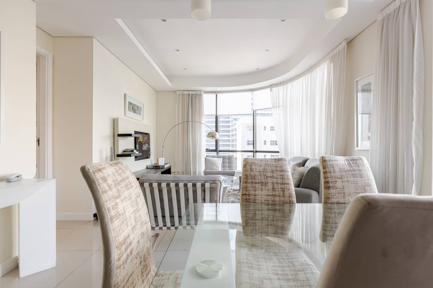 Property with Shuffled Images - Image 2