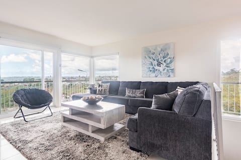 Top performing Airbnb: Amazing Views - Central Location & Close to SDSU in San Diego