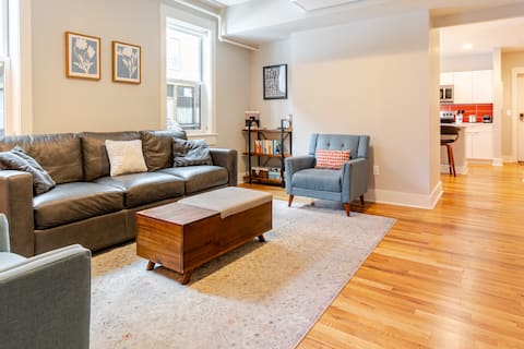 Successful Airbnb property: 2 BR High End Condo in Amazing OTR w/Free Parking in Cincinnati