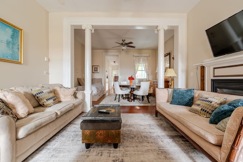 Airbnb Troy Sage Large 2BR Bright Open Pets Parking WiFi