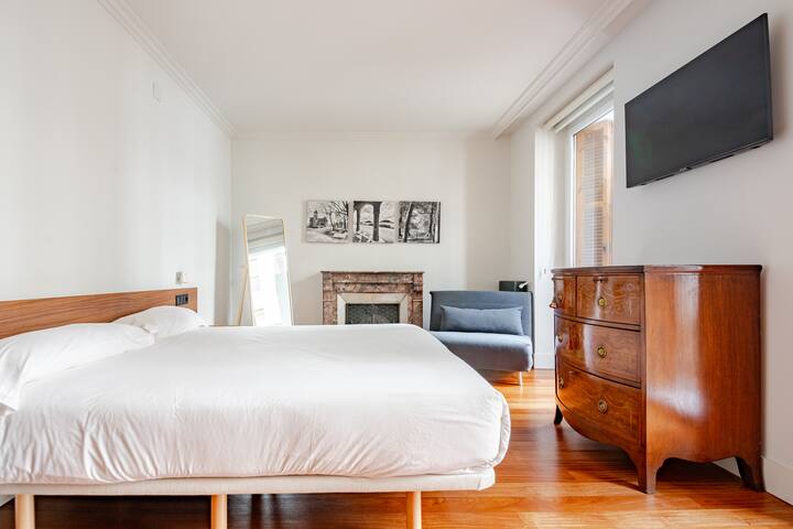 Luxury stay in the heart of the city, brand new gallery image 4