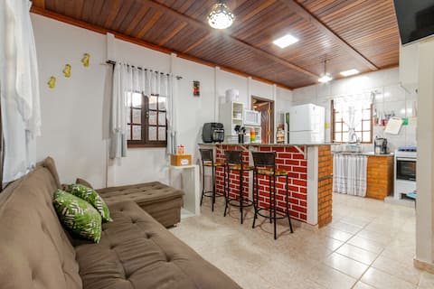Top Airbnb: House in Cananéia with Swimming Pool and Barbecue Area em Cananéia