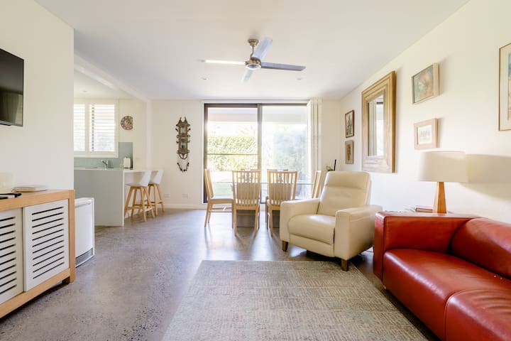 Manly – Ocean & Harbour Beaches