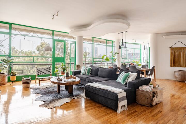 HEART OF POLANCO BRIGHT, SPACIOUS & AMAZING VIEWS gallery image 2