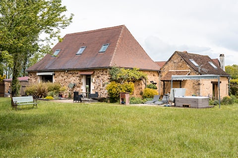 Olive 3* 2p gîte with private hot tub, Périgord Noir