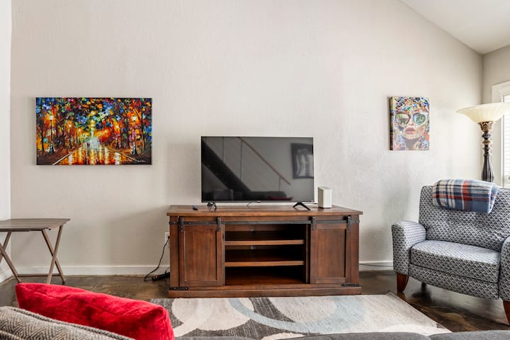 Downtown Loft Style Condo*gated/covered Parking - Oklahoma City, OK