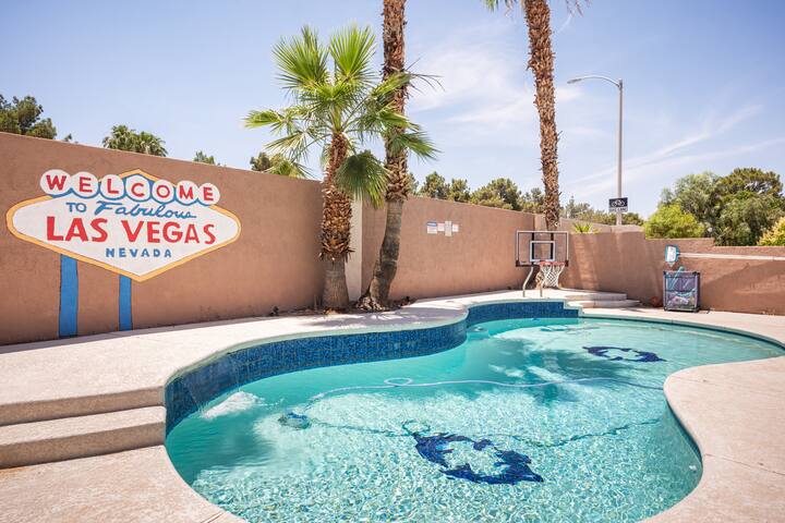 Las Vegas Heated pool, EV Charger, Near AP & Strip gallery image 5
