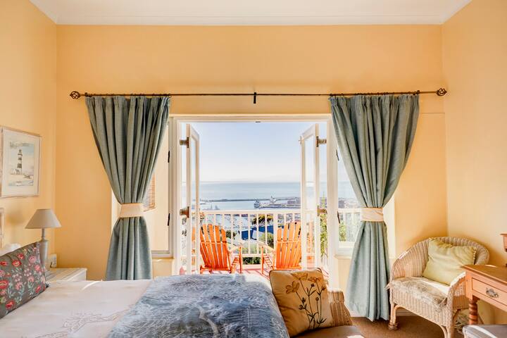 Deluxe one bedroom apartment with incredible views gallery image 3