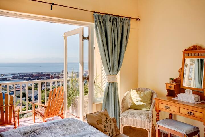 Deluxe one bedroom apartment with incredible views gallery image 5