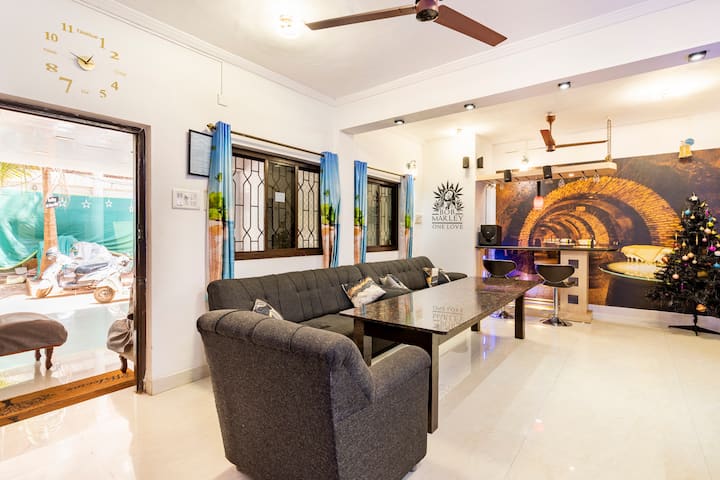 Living room image 2