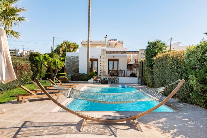 Villa Mathios, 50m away from the beach !!
