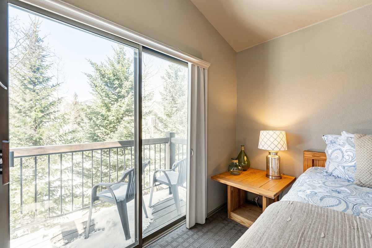 中层主卧，带私人甲板。