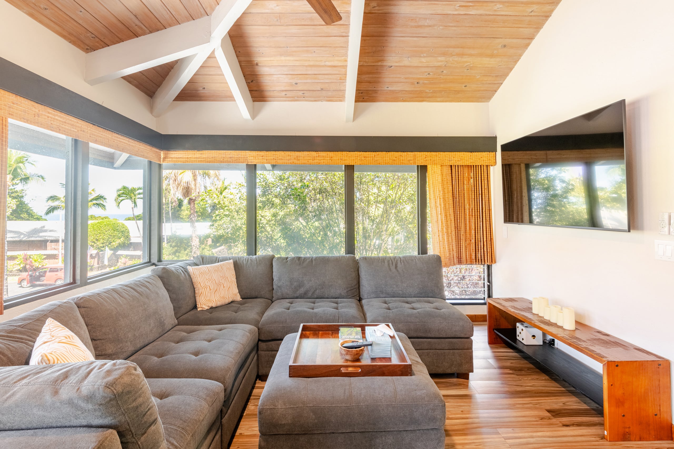 Home in Kailua-Kona · ★4.91 · 3 bedrooms · 5 beds · 3 private baths - Image 2