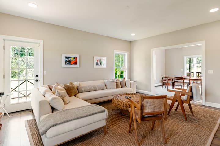 Modern Rhinebeck Farmhouse With Chef's Kitchen - Hyde Park, NY