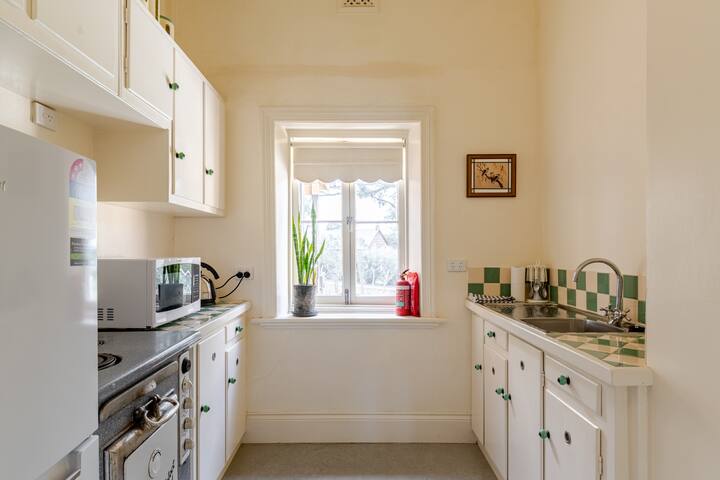 LYNDOCH GRAND VILLA IN BAROSSA VILLAGE SLEEPS 14 gallery image 5