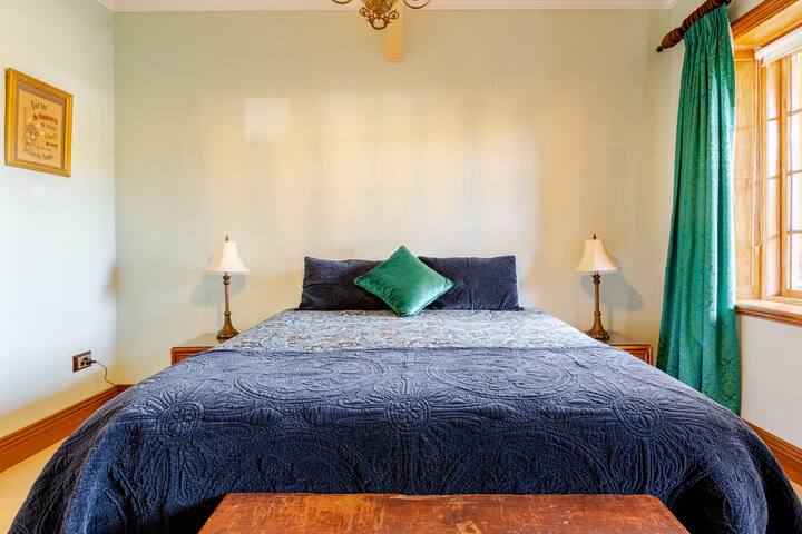 LYNDOCH GRAND VILLA IN BAROSSA VILLAGE SLEEPS 14 gallery image 3