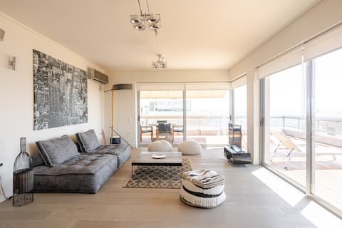 Luxurious 8 Floor apt with a huge seaview veranda