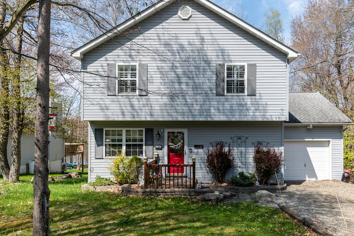 Lakefront Home On Lake Carobeth Pocono - Tobyhanna, PA