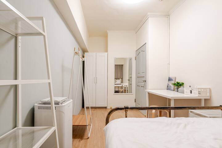 Shiny Elevator 4BR near Daan Park | Family Perfect gallery image 4