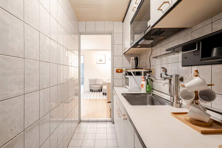 Shiny Elevator 4BR near Daan Park | Family Perfect gallery image 5