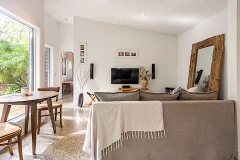 Top performing Airbnb: WaterDragon Studio Apartment in Byron Bay