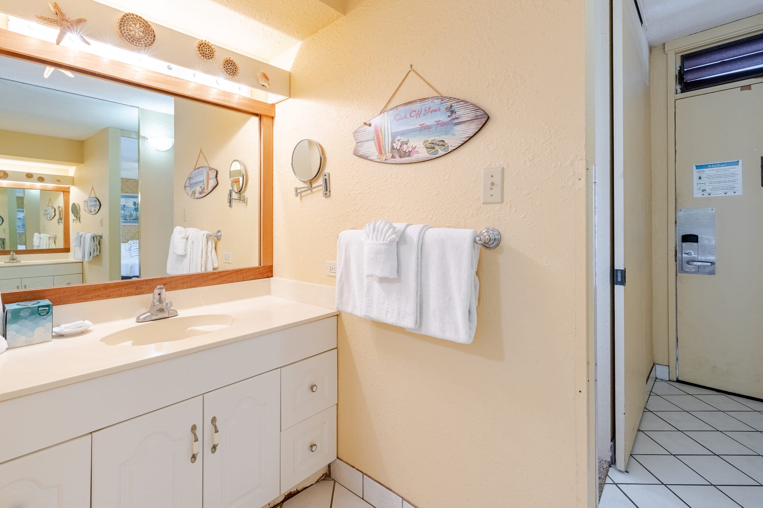Condo in Lahaina · ★4.38 · 1 bedroom · 2 beds · 1 bath - Image 24