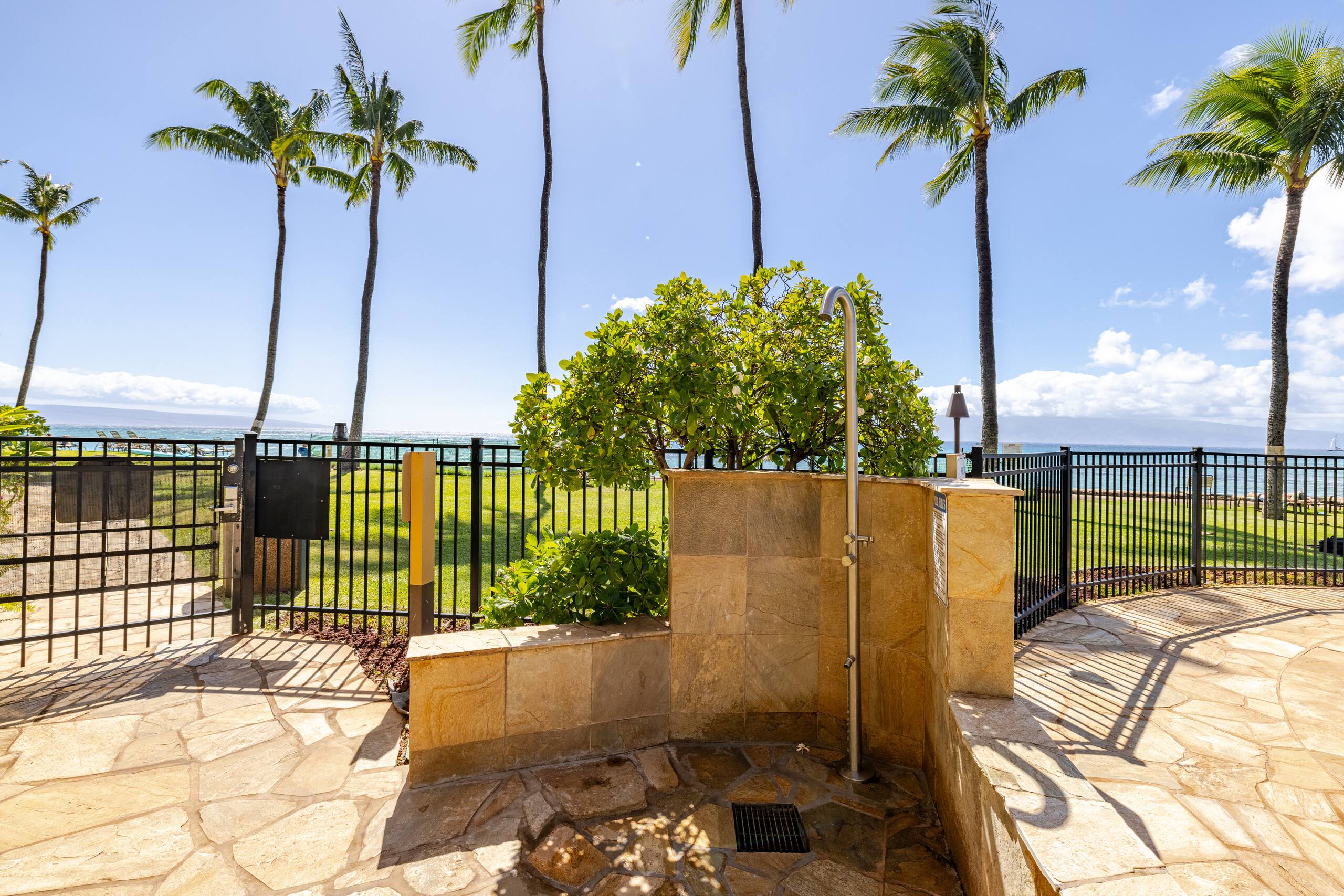 Condo in Lahaina · ★4.38 · 1 bedroom · 2 beds · 1 bath - Image 16