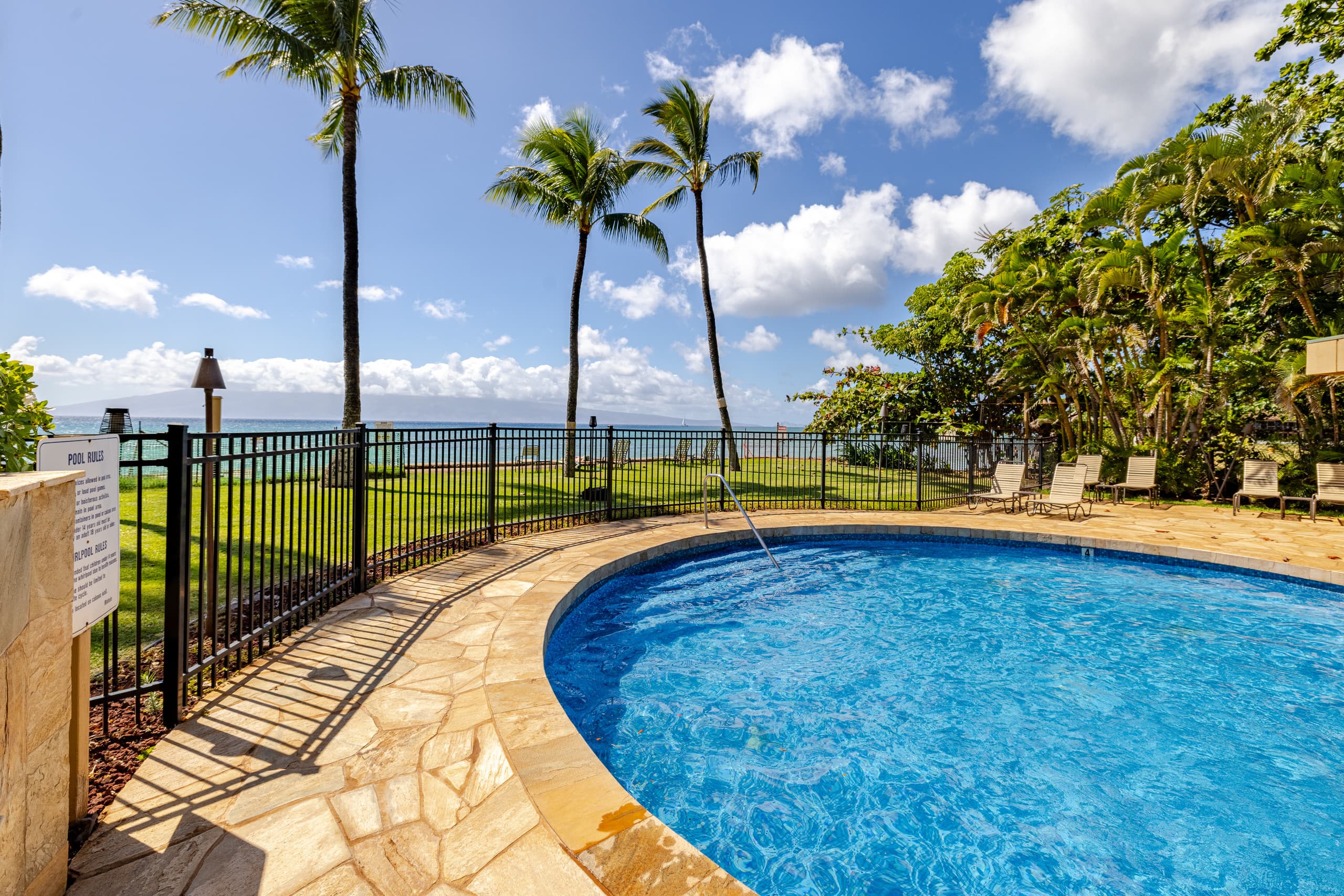 Condo in Lahaina · ★4.38 · 1 bedroom · 2 beds · 1 bath - Image 1