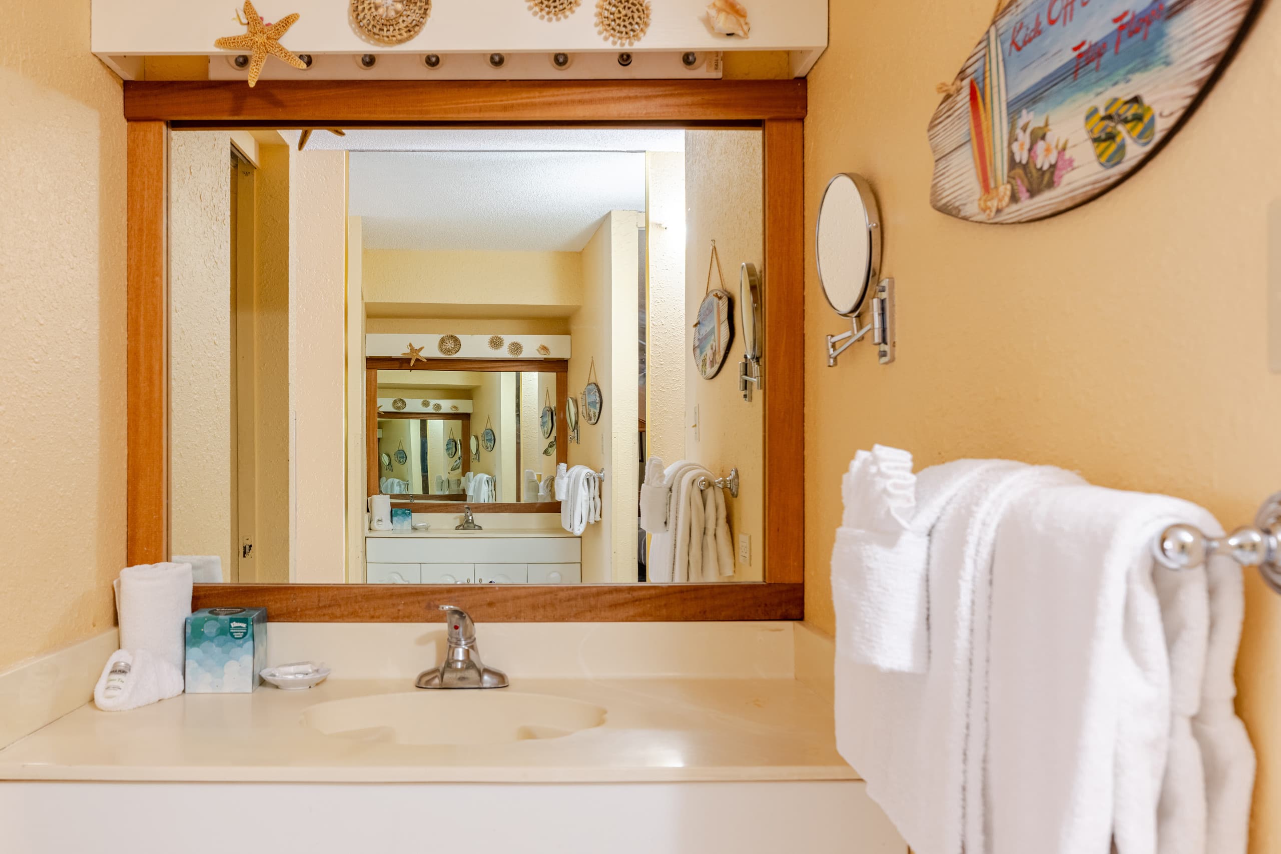 Condo in Lahaina · ★4.38 · 1 bedroom · 2 beds · 1 bath - Image 14