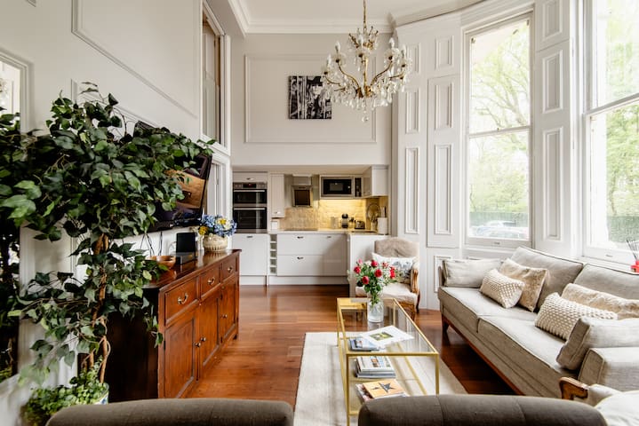 Stunning 2 Bed Duplex | Private communal garden