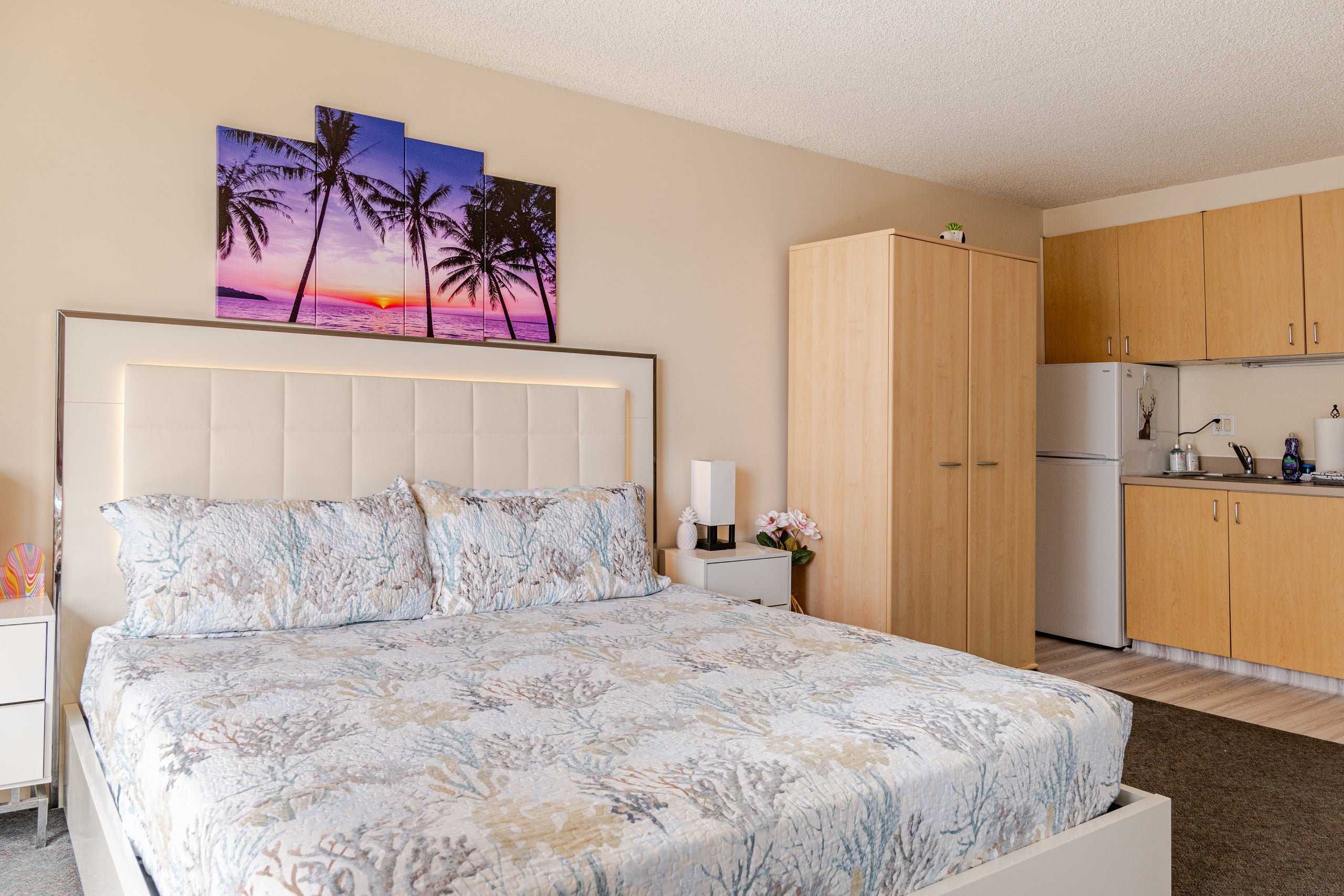 Lovely King Bed FREE Assigned Parking Pool Waikiki - Image 5