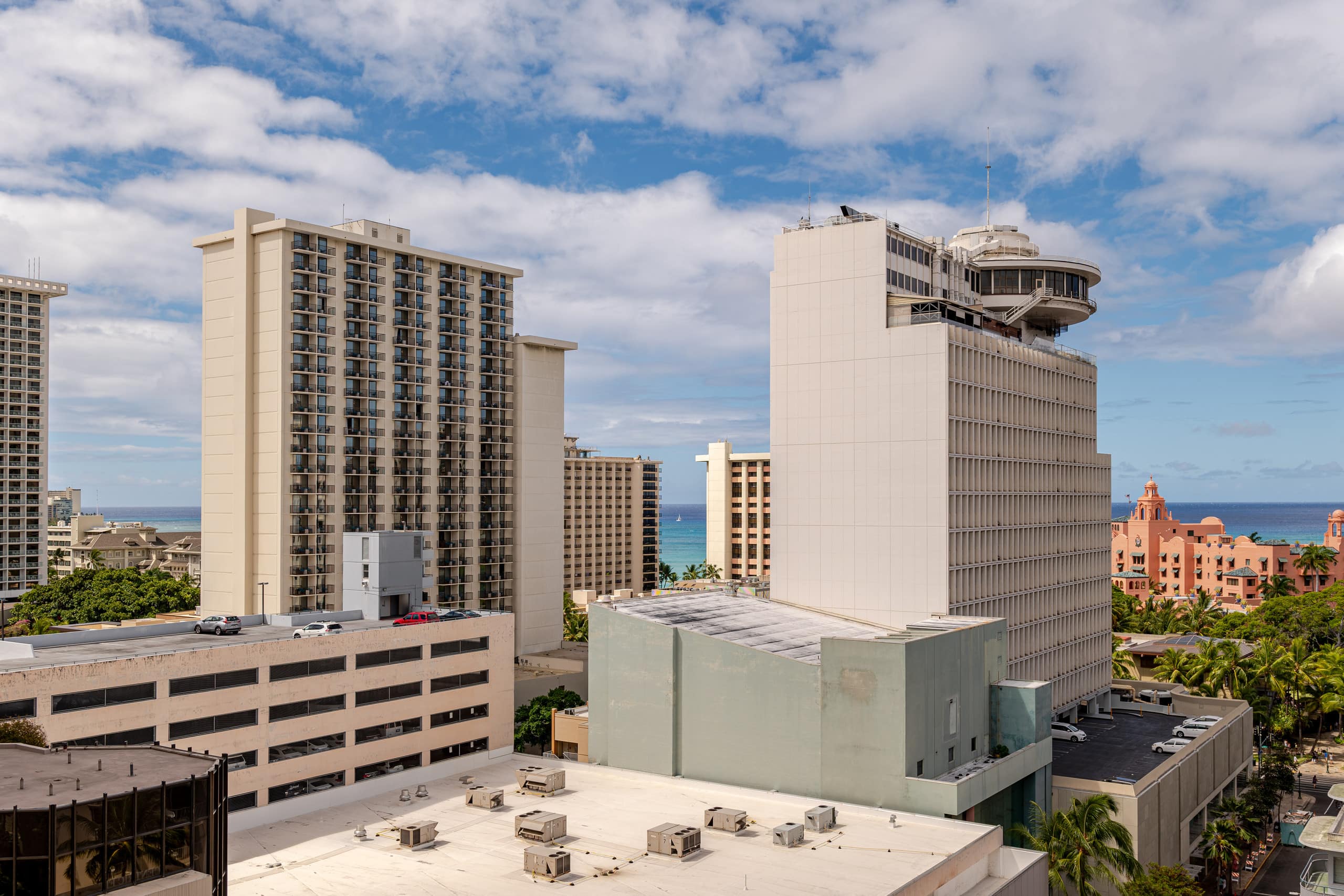 Lovely King Bed FREE Assigned Parking Pool Waikiki - Image 18