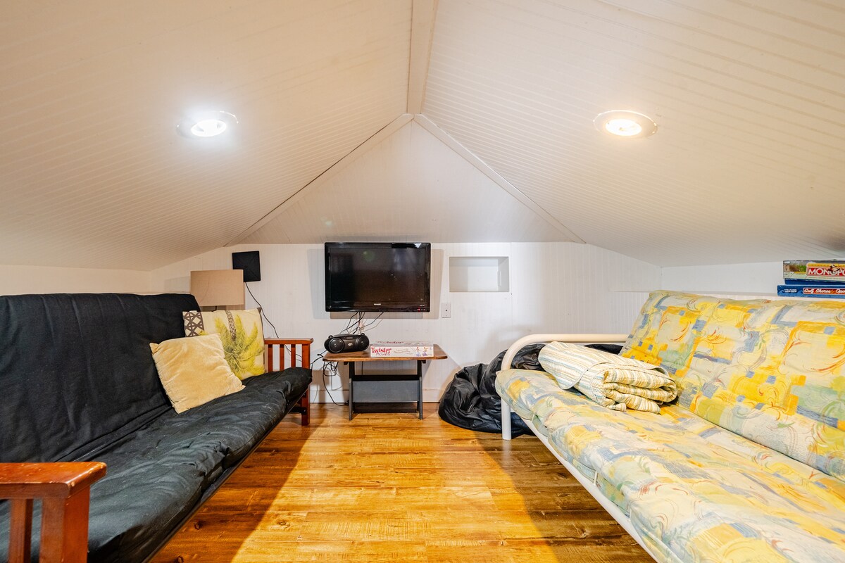 Катче во кое децата можат да уживаат!
Два кревета со футон
Конзола за игри
Далеку од возрасните! LOL