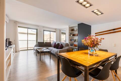 APARTMENT 2 H. DOUBLE NEAR THE LIVING ROOM. PARKING