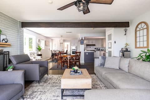 Top performing Airbnb: Cliffhouse on The Bay, Waterview Getaway with Pool in Prince Edward County