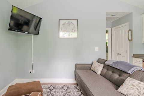 Top Airbnb: Choreless Checkout-Convenient to Everything in Villa Heights