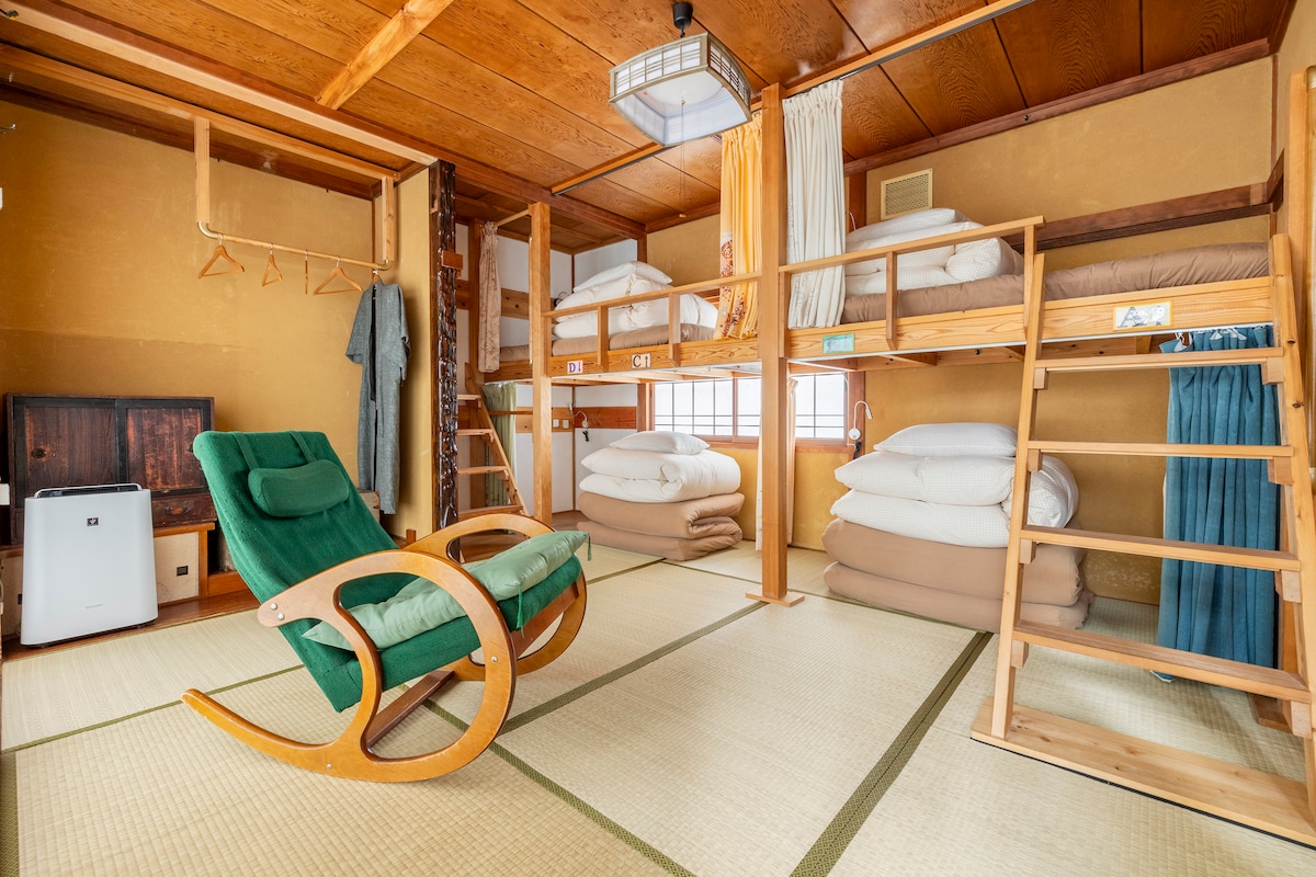 Traditional Japanese house with world antiques/1-minute walk from