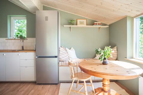 Charming little cottage near the lake