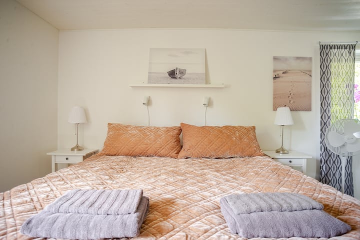 Double bed 180x200.