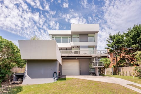 House in Carilo Facing the Sea
