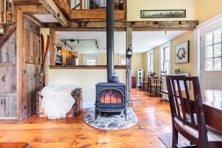 Adorable Stowe Cabin w/ Hot Tub, River, Wood Stove