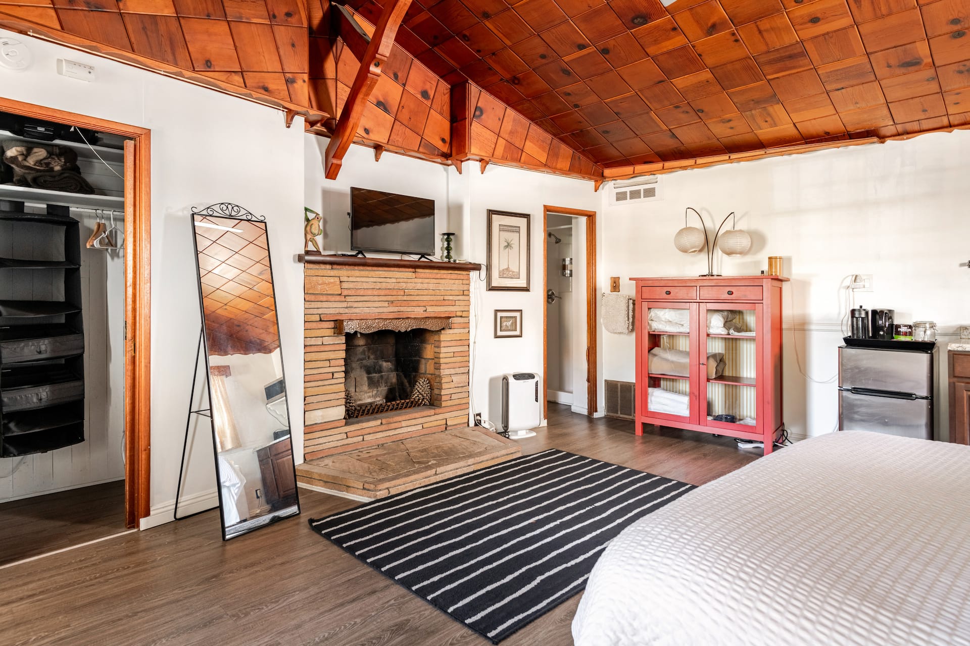 Cozy West LA Studio | Free Yoga Access