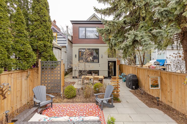 Executive Leslieville home w/ luxury sauna/hot tub